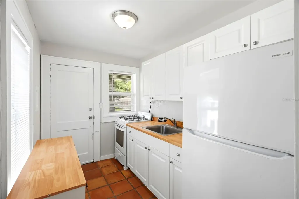 725 8th Street N St Petersburg FL 33701