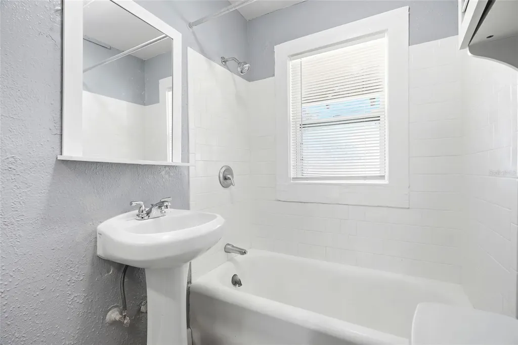 725 8th Street N St Petersburg FL 33701