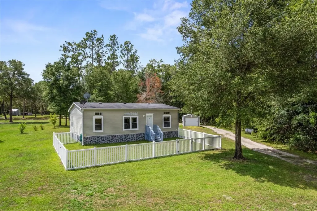 18303 SW 27th Street Dunnellon FL 34432