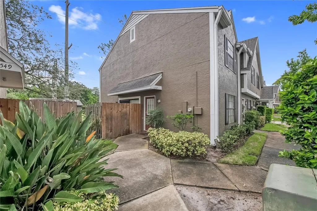 16547 Lake Brigadoon Circle Tampa FL 33618