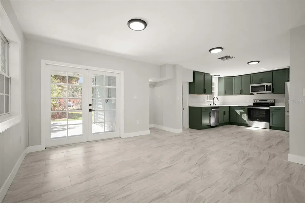 309 Bath Street Tarpon Springs FL 34689