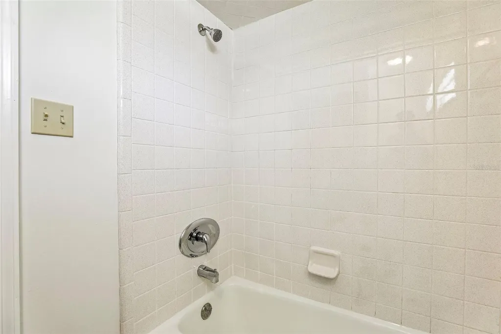 28 Linda Lane Kissimmee FL 34744