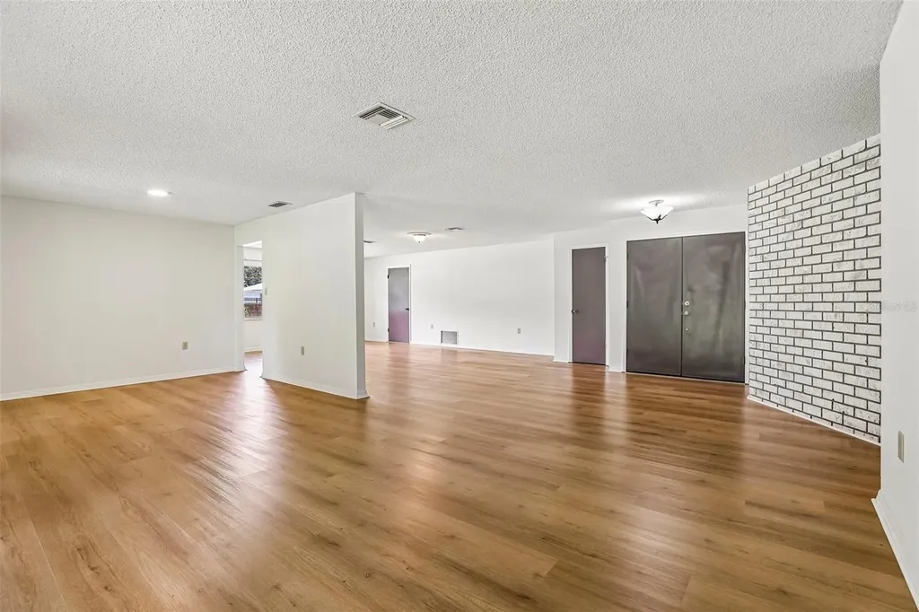 28 Linda Lane Kissimmee FL 34744