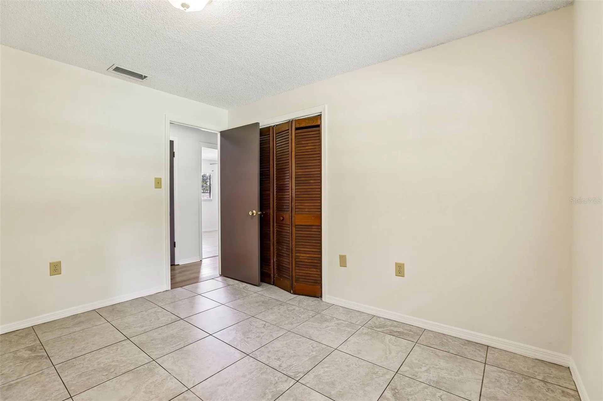 28 Linda Lane Kissimmee FL 34744