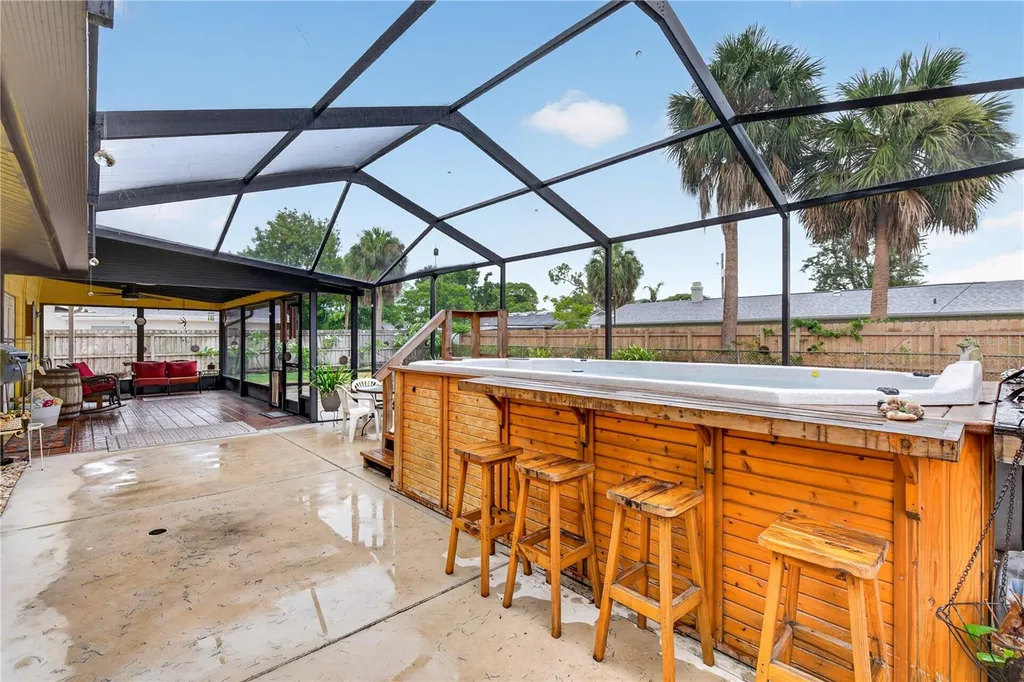 5010 Stolls Avenue Tampa FL 33615