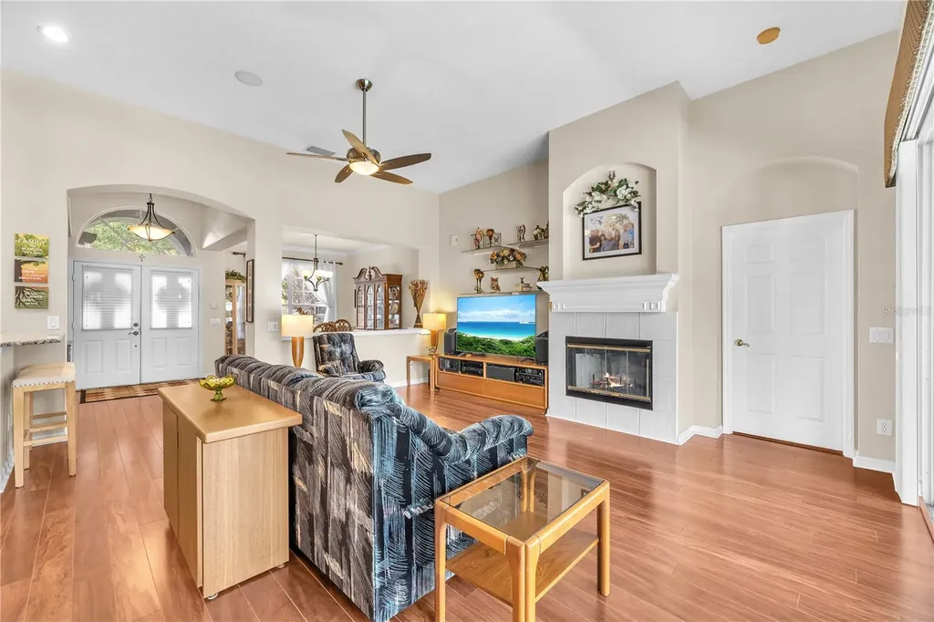 2219 Longmore Circle Valrico FL 33596