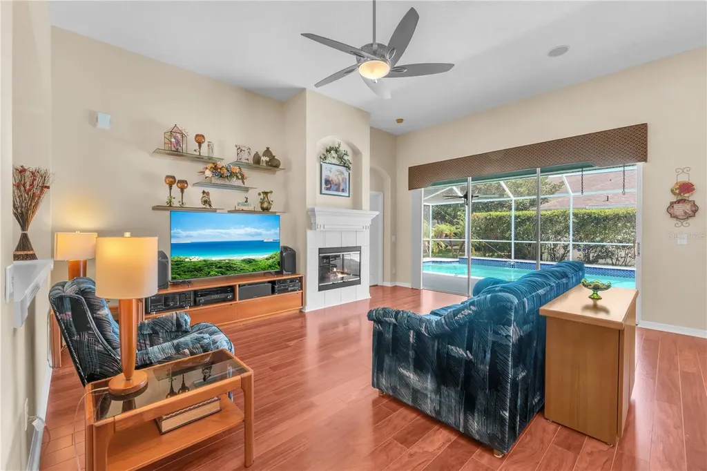 2219 Longmore Circle Valrico FL 33596
