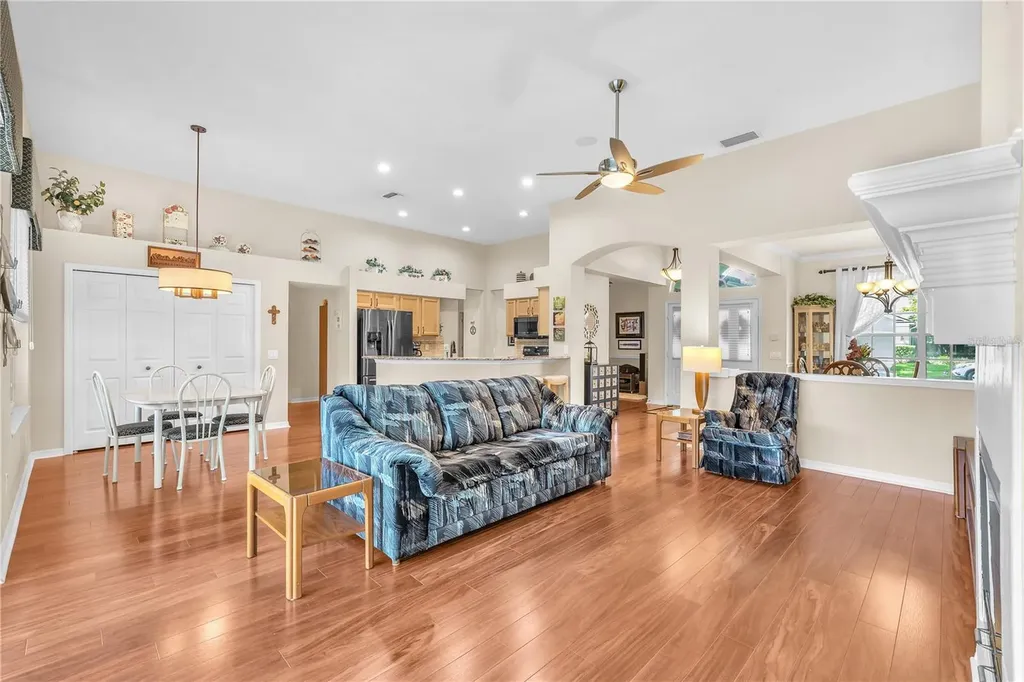 2219 Longmore Circle Valrico FL 33596