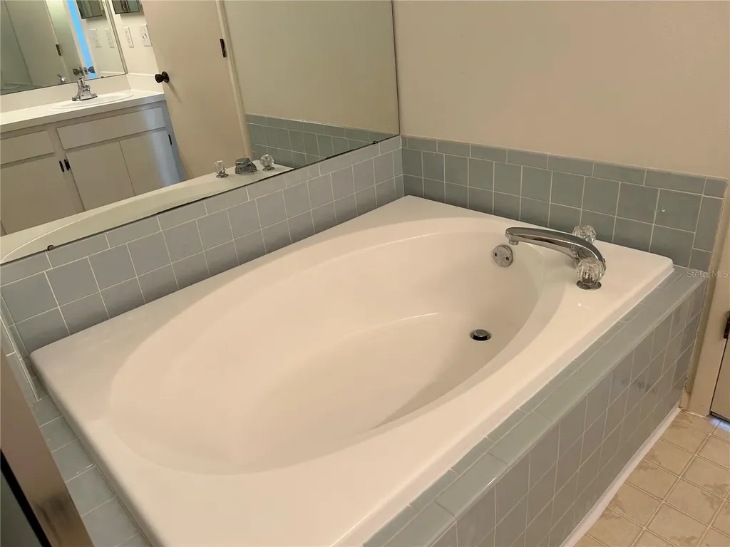 11417 Glenmont Drive Tampa FL 33635