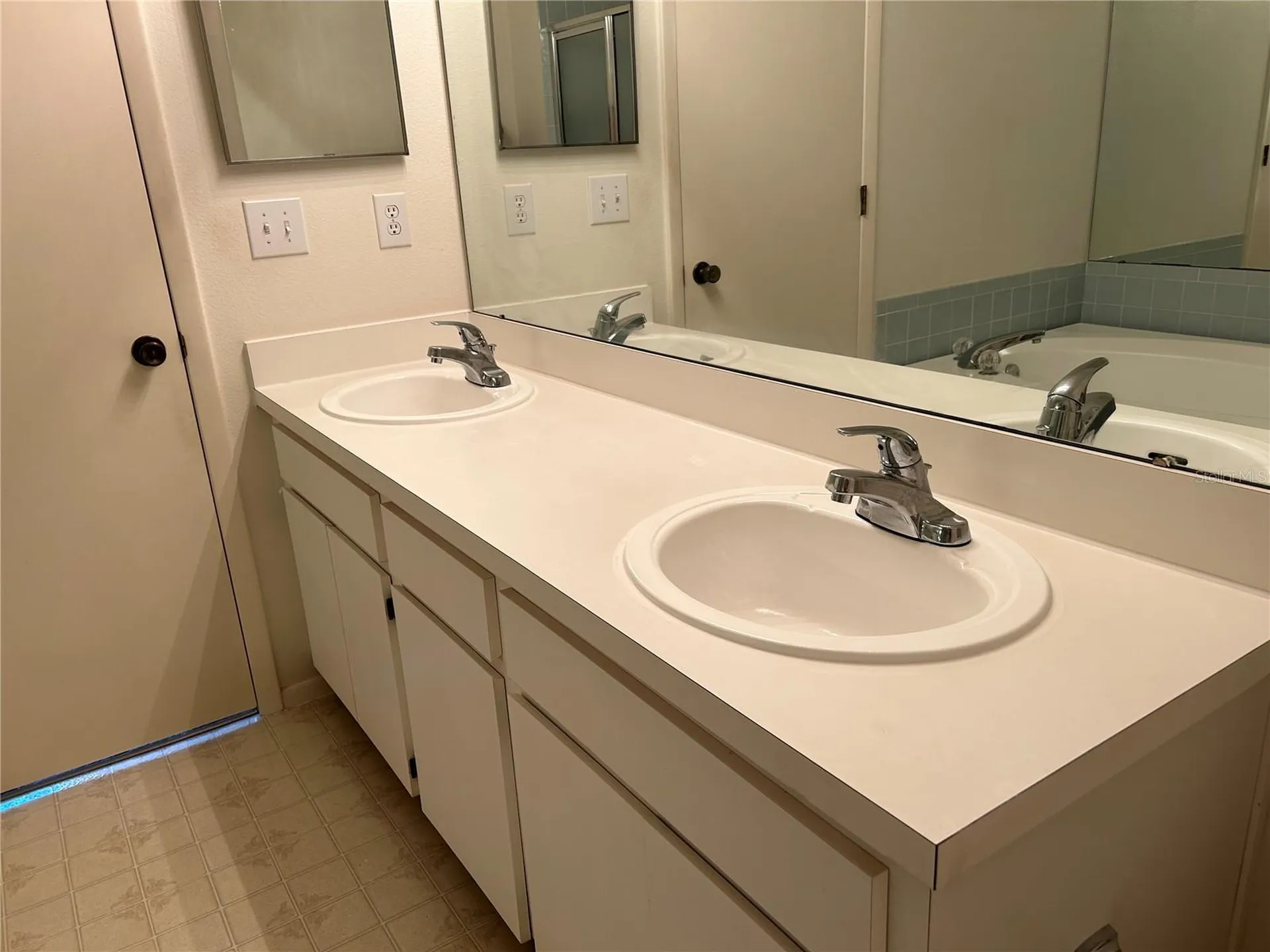11417 Glenmont Drive Tampa FL 33635