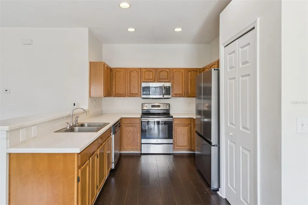 725 Star Pointe Drive Seffner FL 33584