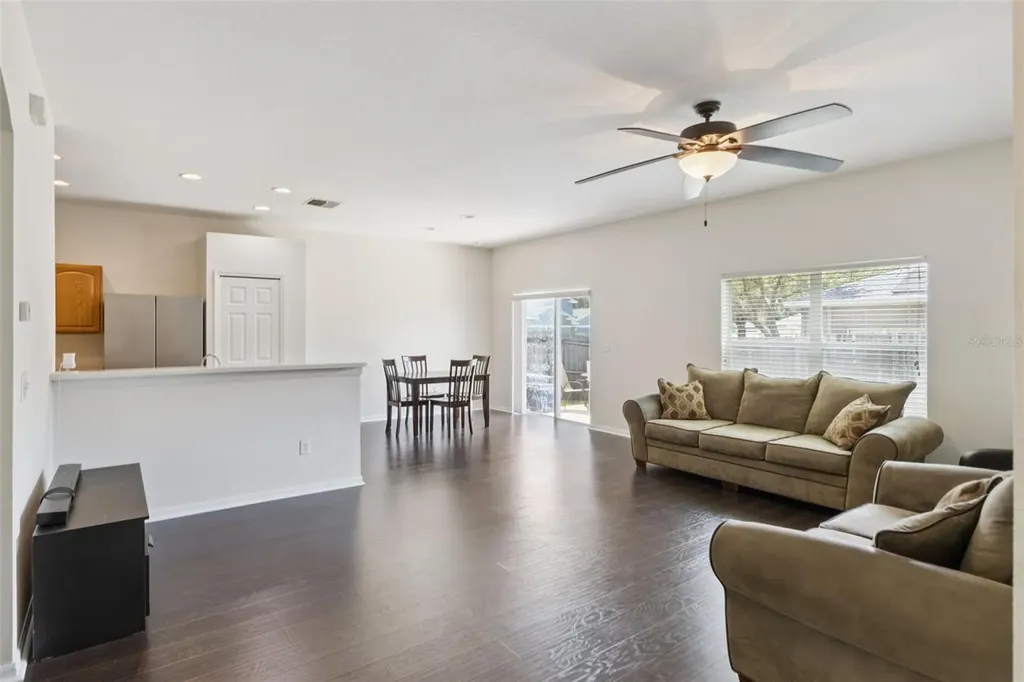 725 Star Pointe Drive Seffner FL 33584