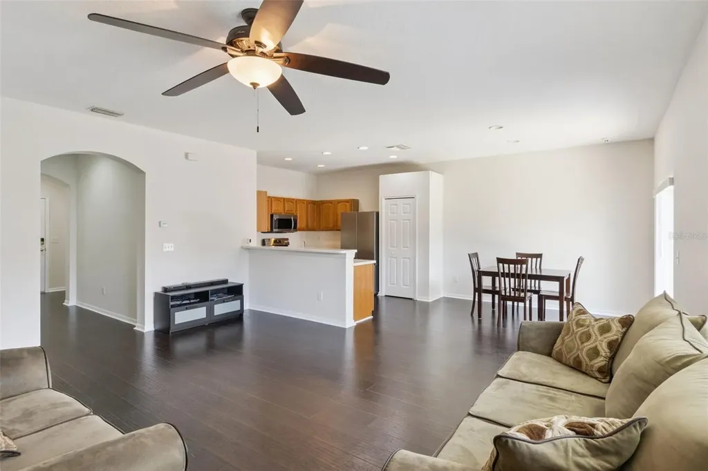 725 Star Pointe Drive Seffner FL 33584