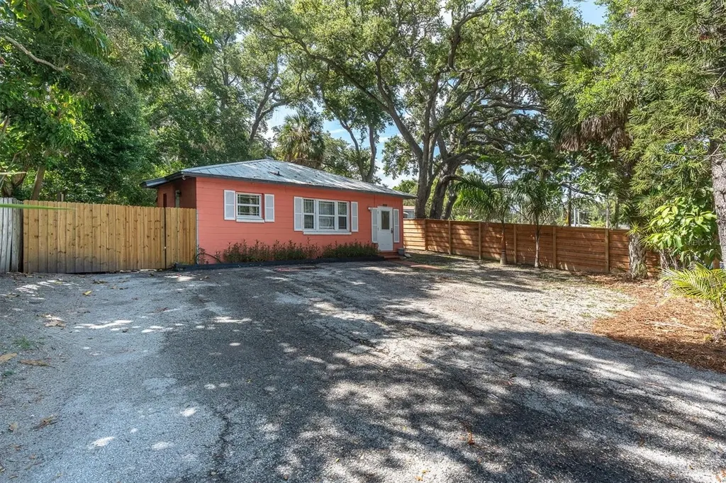 2925 Park Street N St Petersburg FL 33710