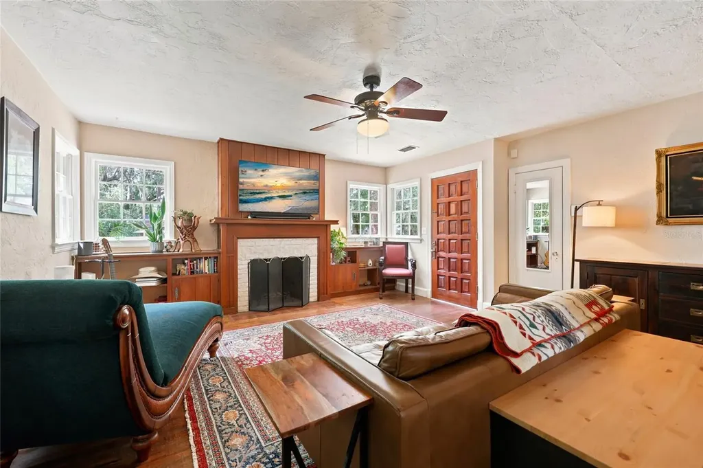 616 NW 8th Place Gainesville FL 32601