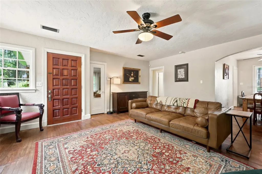 616 NW 8th Place Gainesville FL 32601