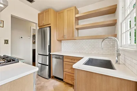 616 NW 8th Place Gainesville FL 32601