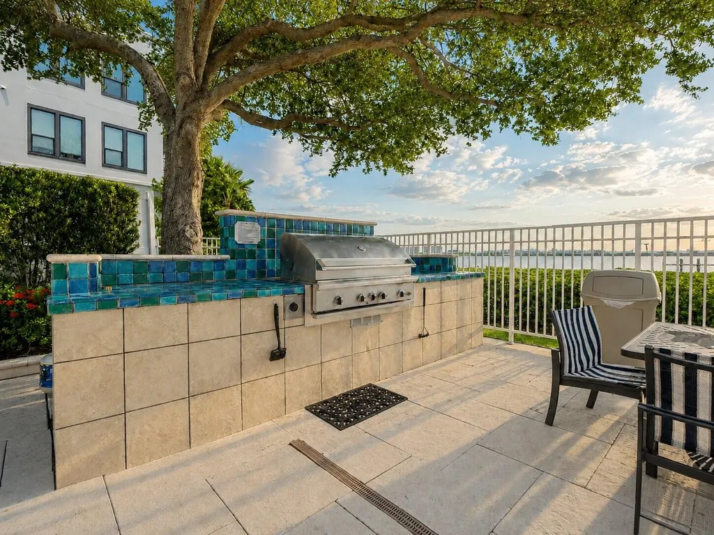 1203 Bay Club Circle Tampa FL 33607