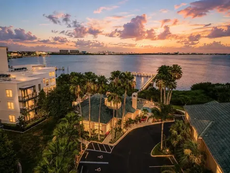 1203 Bay Club Circle Tampa FL 33607
