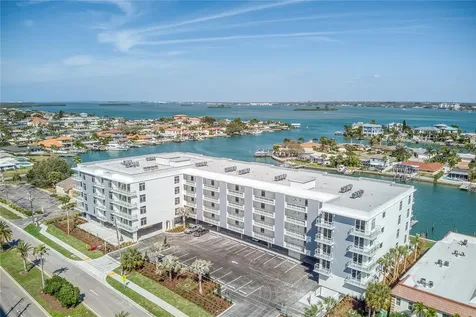 415 Island Way Clearwater Beach FL 33767
