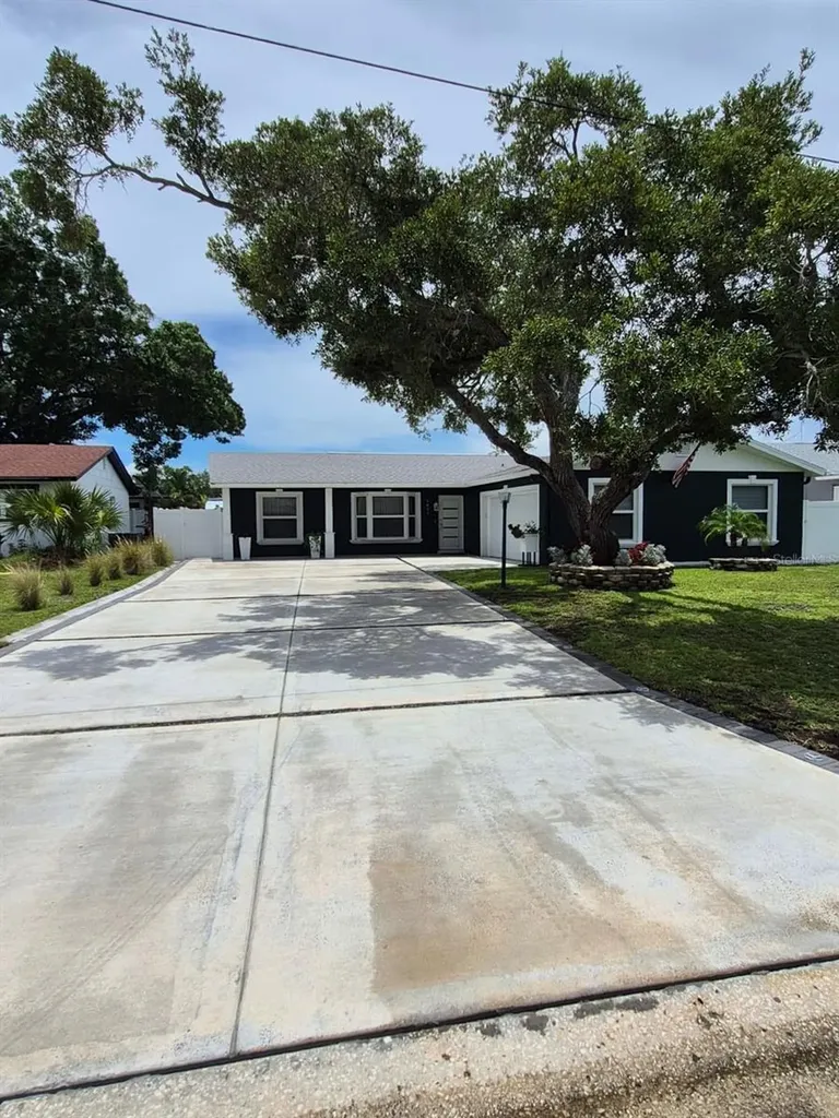5817 Tampa Shores Boulevard Tampa FL 33615