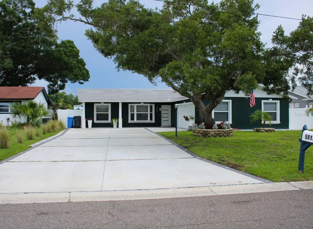 5817 Tampa Shores Boulevard Tampa FL 33615