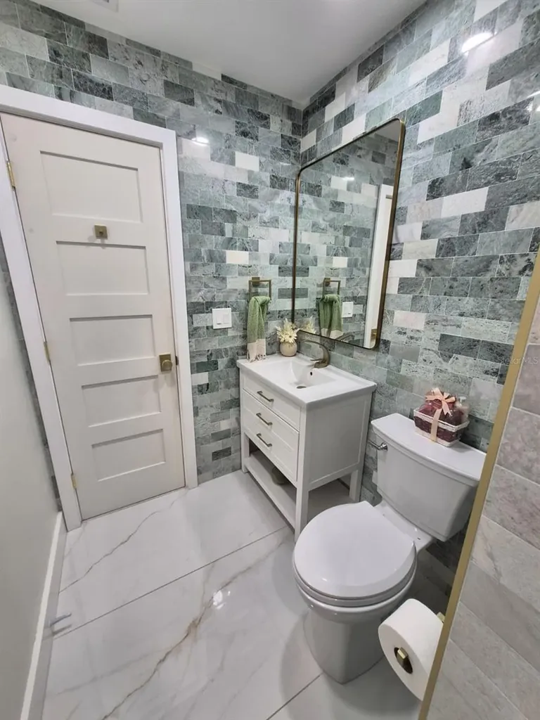 5817 Tampa Shores Boulevard Tampa FL 33615