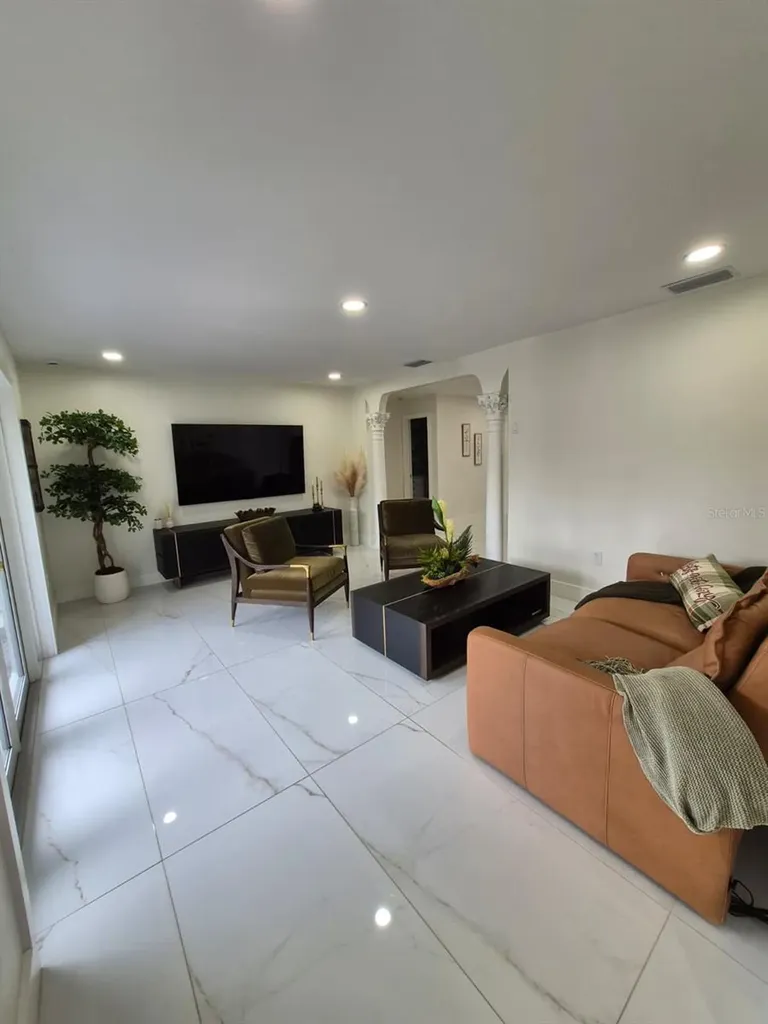 5817 Tampa Shores Boulevard Tampa FL 33615