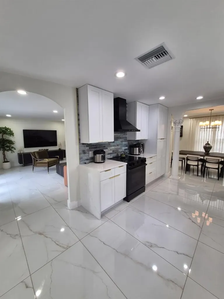 5817 Tampa Shores Boulevard Tampa FL 33615