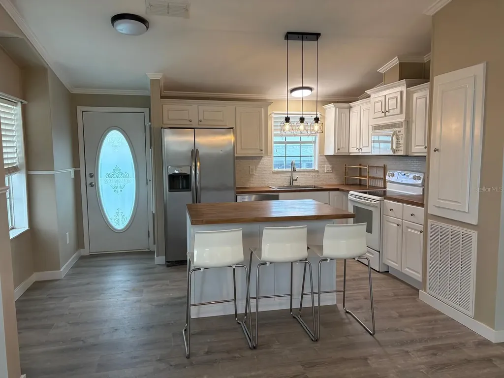653 Los Altos North Port FL 34287
