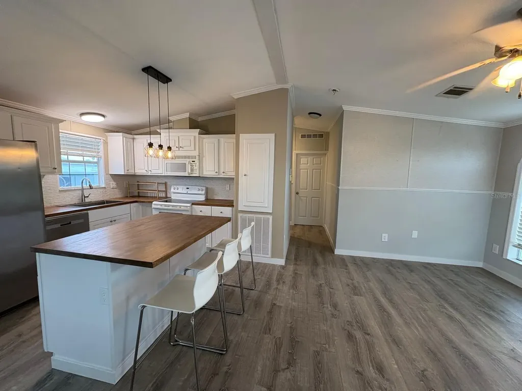 653 Los Altos North Port FL 34287