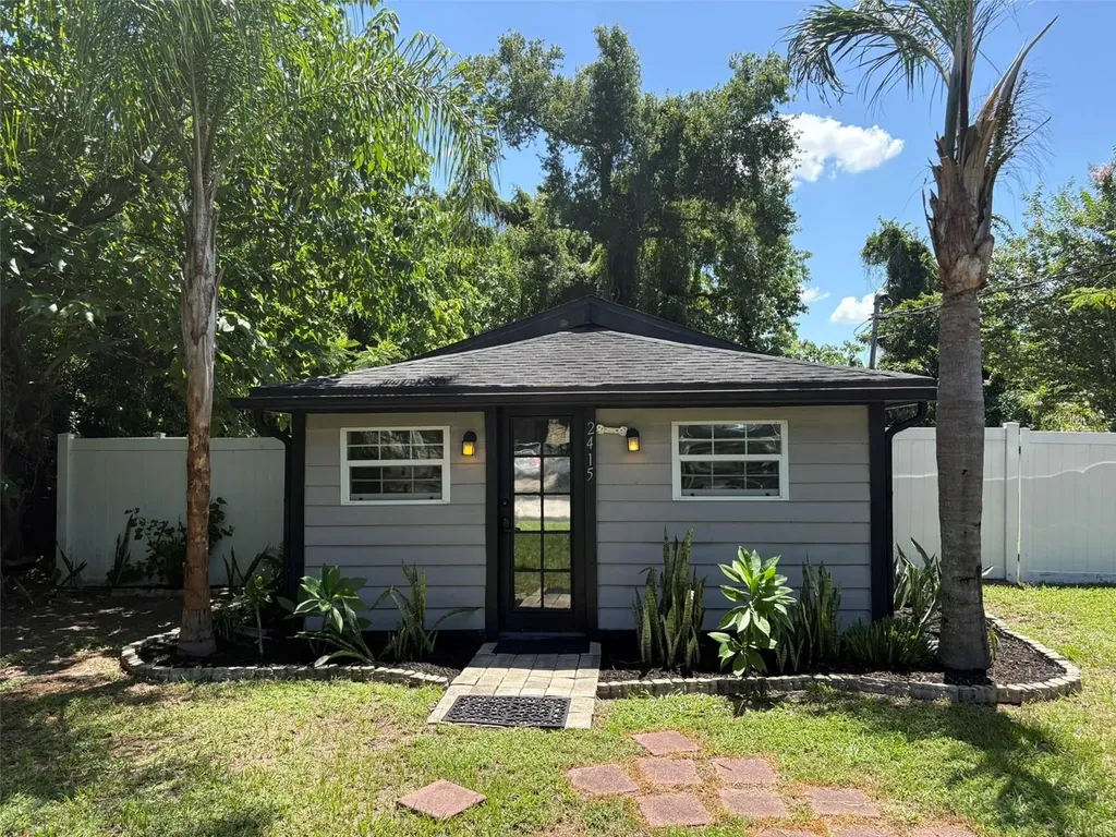 2415 Mayer Street Orlando FL 32806