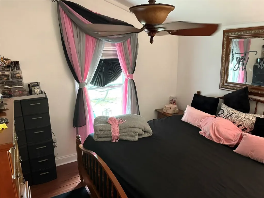 2415 Mayer Street Orlando FL 32806