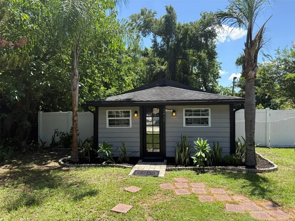2415 Mayer Street Orlando FL 32806