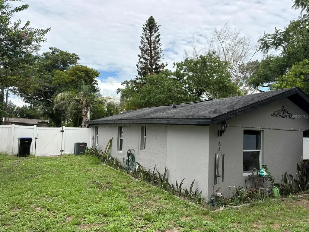2415 Mayer Street Orlando FL 32806
