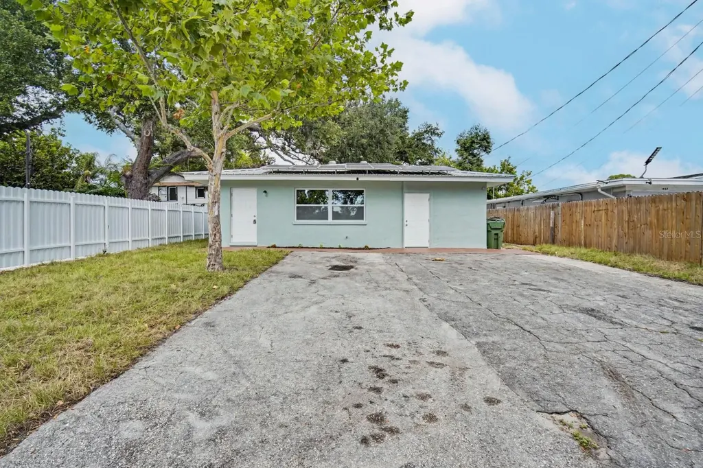 1423 18th Street W Bradenton FL 34205