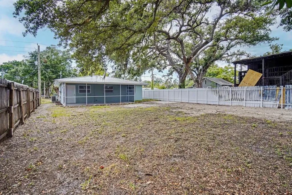 1423 18th Street W Bradenton FL 34205