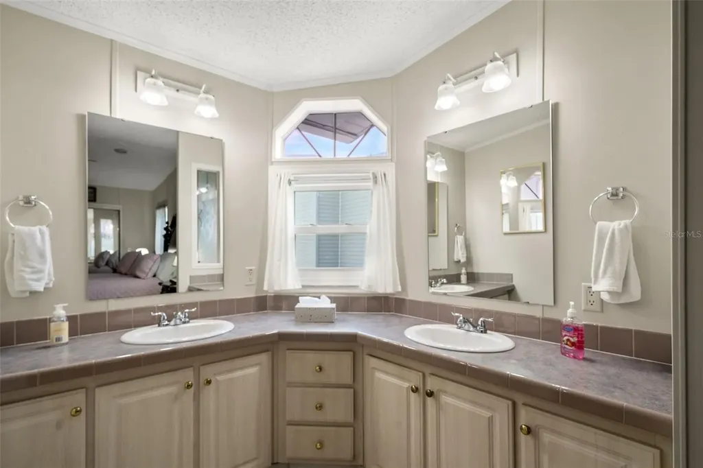116 Mount Isle Avenue NE St Petersburg FL 33702
