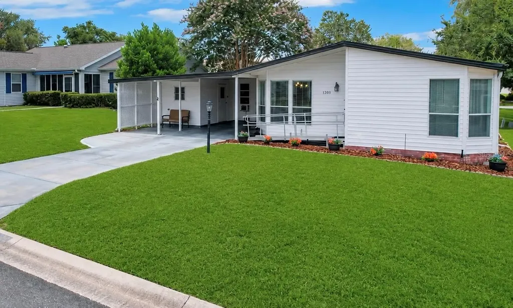 1203 Granada Court Lady Lake FL 32159
