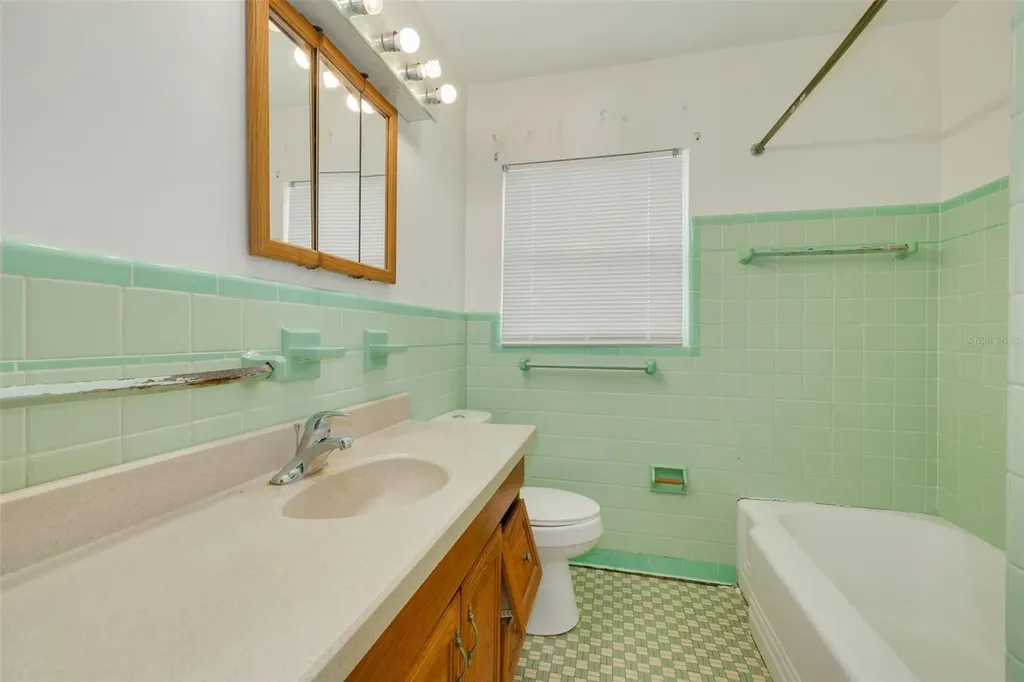 869 53rd Avenue S St Petersburg FL 33705