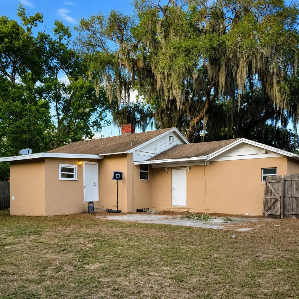 109 N Oakland Street Leesburg FL 34748