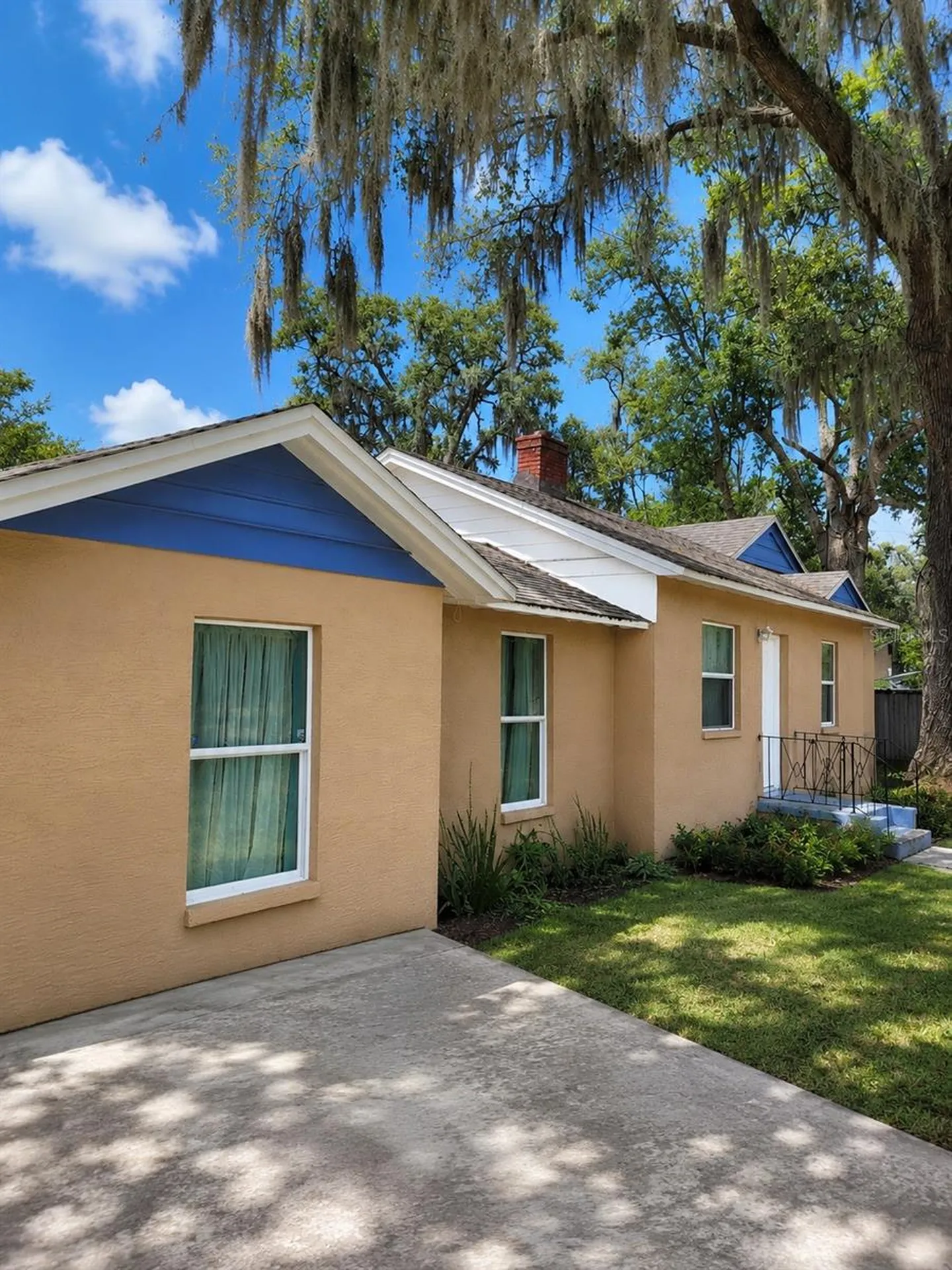 109 N Oakland Street Leesburg FL 34748