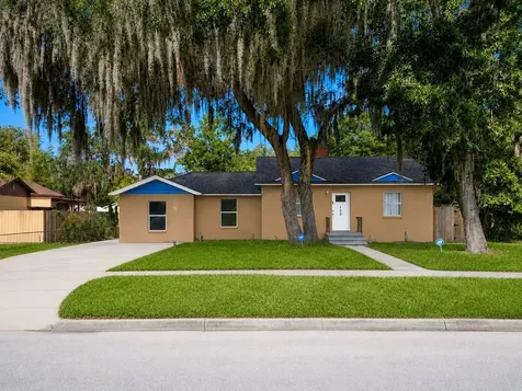 109 N Oakland Street Leesburg FL 34748