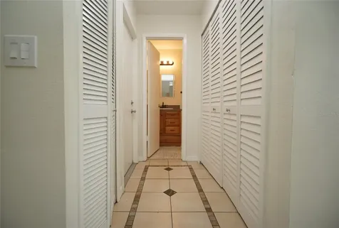 7605 Glades Court Tampa FL 33637