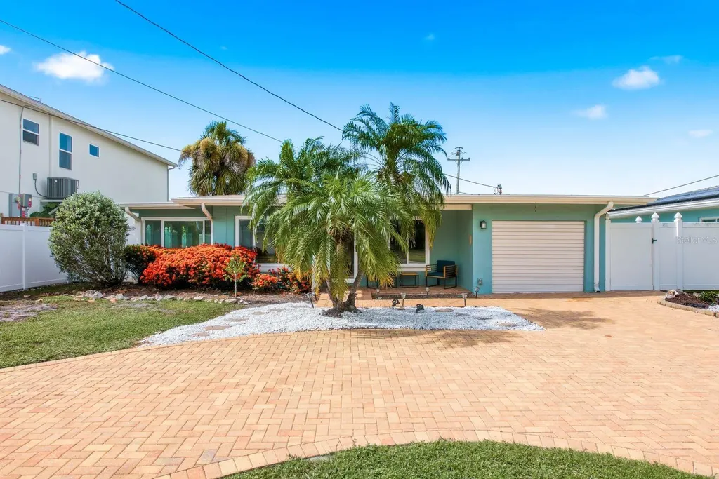 580 Baywood Drive N Dunedin FL 34698