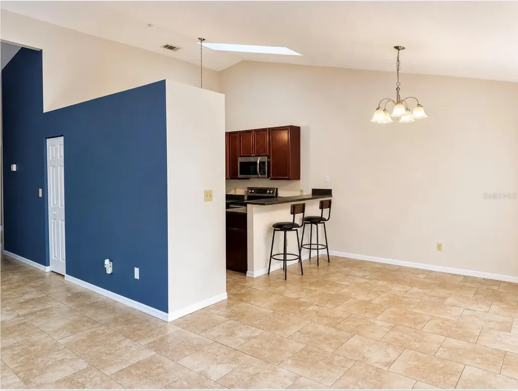 3915 NW 7th Place Gainesville FL 32607