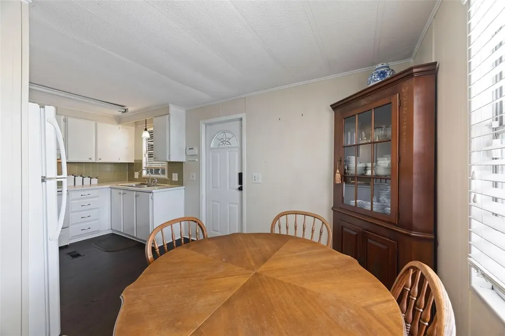 15601 Lakeshore Villa Loop Tampa FL 33613