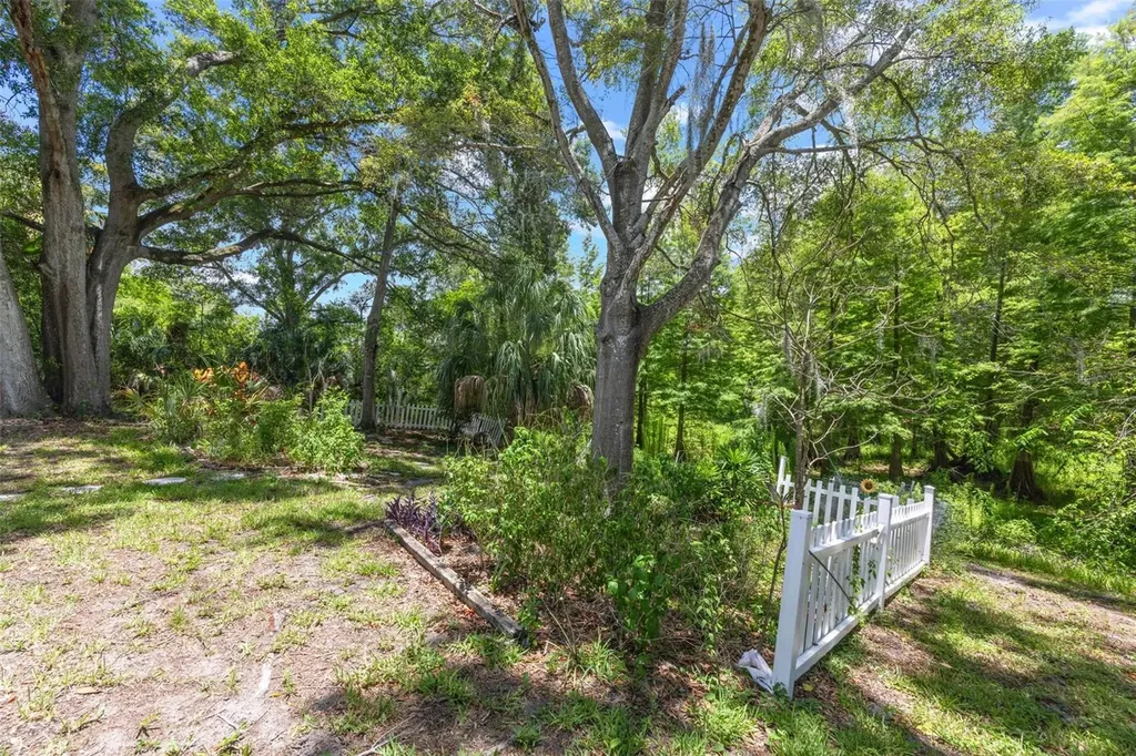 15601 Lakeshore Villa Loop Tampa FL 33613