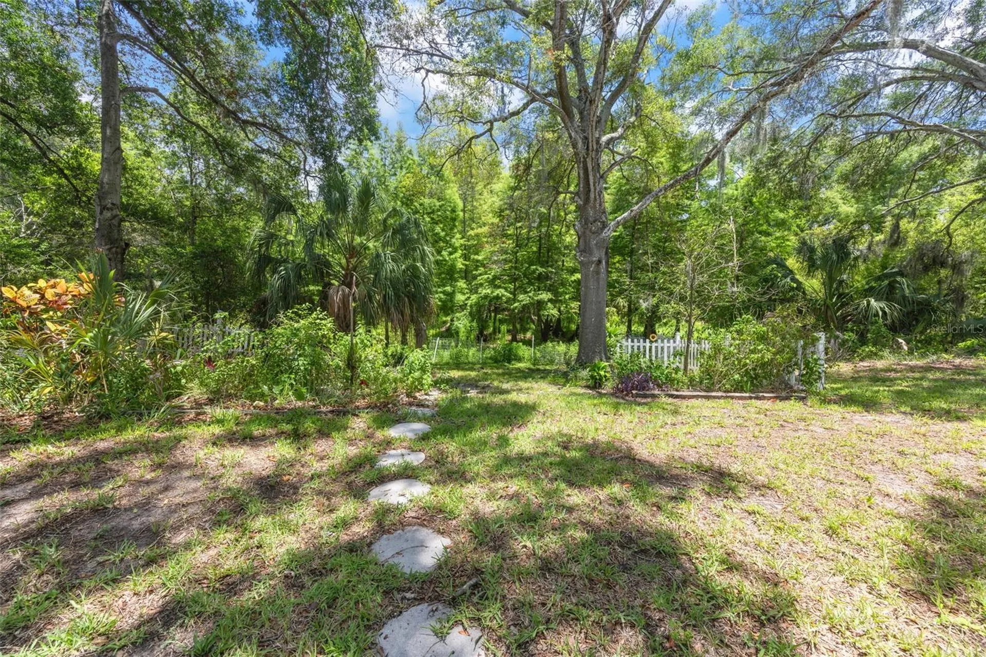 15601 Lakeshore Villa Loop Tampa FL 33613