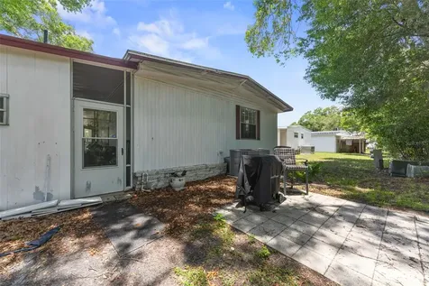 15601 Lakeshore Villa Loop Tampa FL 33613